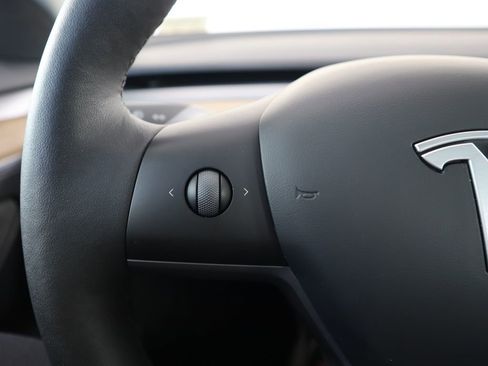 Used 2023 Tesla Model 3 Standard Range image 11