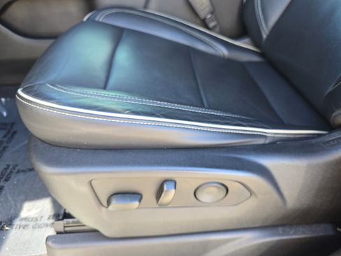 Used 2021 Chevrolet Tahoe Premier w/ Premium Package image 33