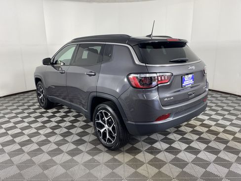 Used 2024 Jeep Compass Limited AWD/4WD image 9