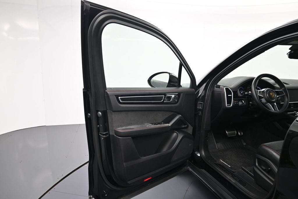 Certified 2023 Porsche Cayenne GTS w/ Assistance Package AWD/4WD image 16