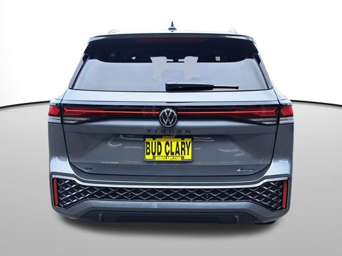 New 2025 Volkswagen Tiguan SE R-Line image 7