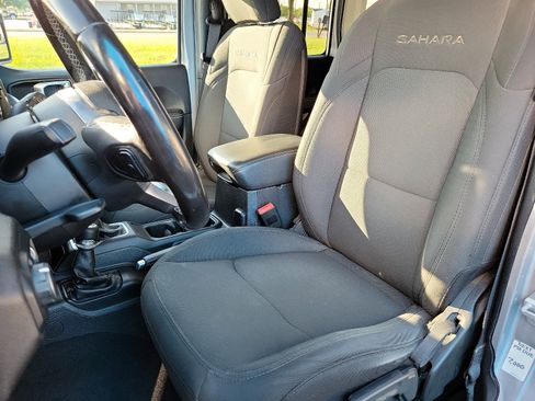 Used 2019 Jeep Wrangler Unlimited Sahara image 13