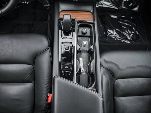 Used 2024 Volvo S60 B5 Plus image 24