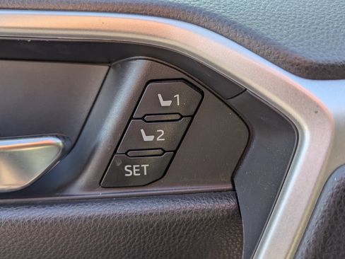 Used 2023 Toyota RAV4 XLE Premium image 21