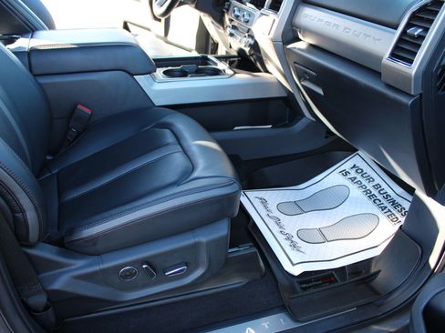 Used 2022 Ford F250 Platinum w/ FX4 Off-Road Package image 16