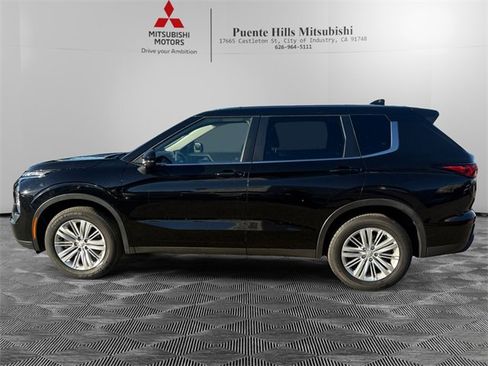 Used 2023 Mitsubishi Outlander ES image 8