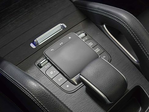 Used 2024 Mercedes-Benz GLE 350 4MATIC image 35