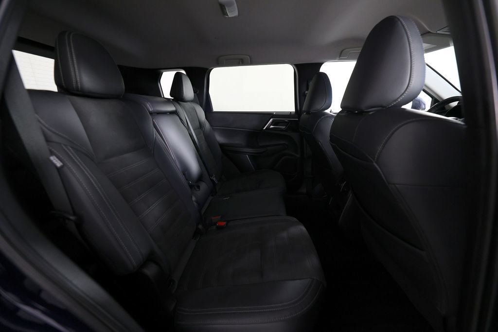 Used 2023 Mitsubishi Outlander SE FWD image 11