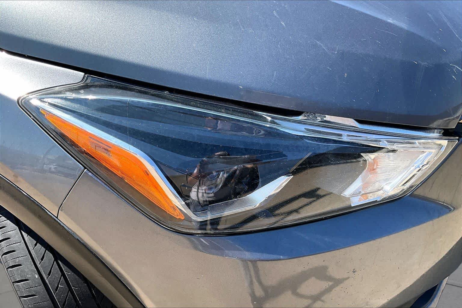 Used 2018 Nissan Kicks SR w/ Exterior Package FWD image 24