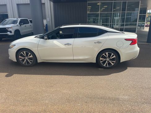 Used 2017 Nissan Maxima Platinum image 4
