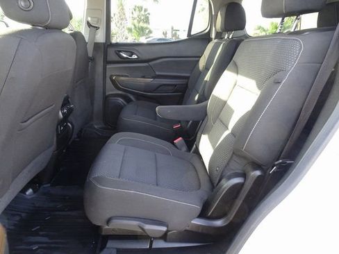 Used 2023 GMC Acadia SLE w/ Driver Convenience Package FWD image 9