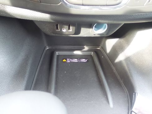 Used 2023 Chevrolet Traverse LT image 22