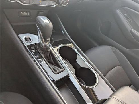 Used 2024 Nissan Altima 2.5 SV image 13