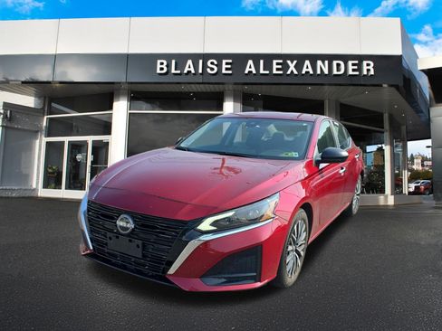 Used 2025 Nissan Altima 2.5 SV FWD image 8