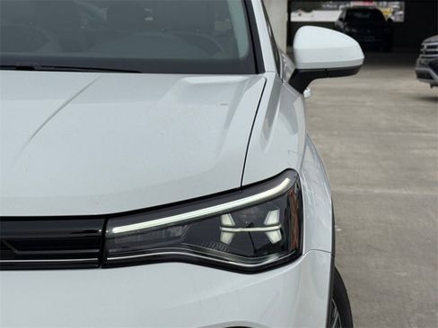 New 2026 Volkswagen Taos SE image 3