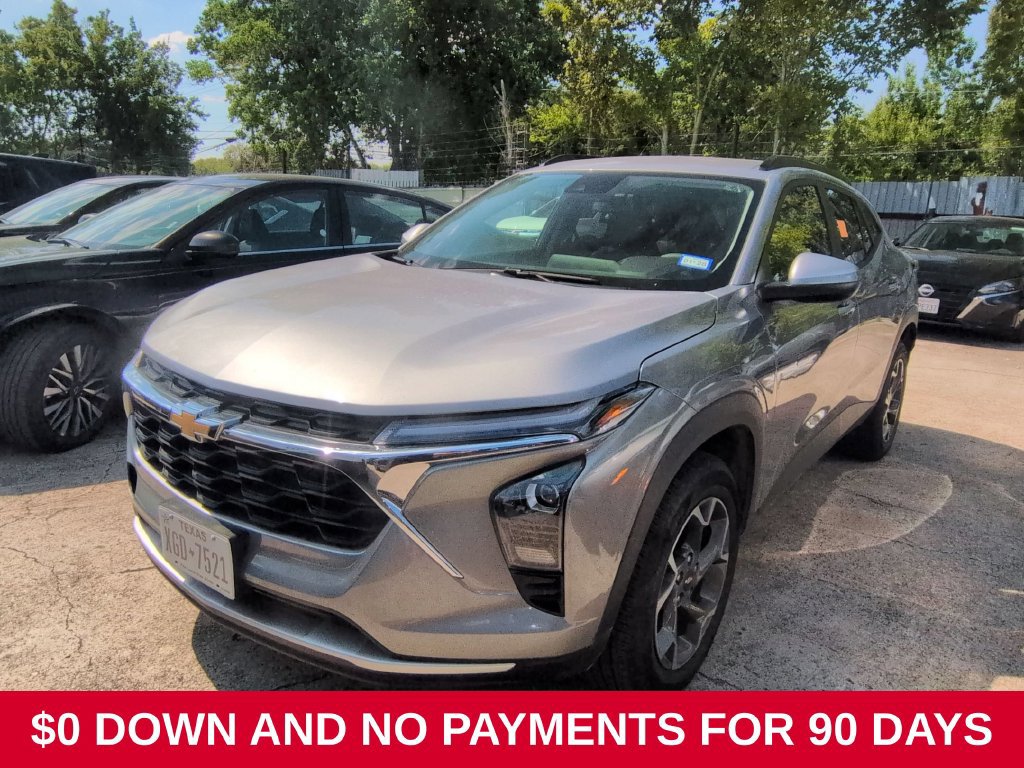 Used 2026 Chevrolet Trax LT FWD image 1