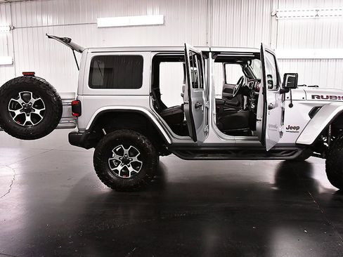 Used 2022 Jeep Wrangler Unlimited Rubicon w/ Cold Weather Group image 29