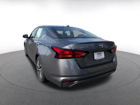 Used 2025 Nissan Altima 2.5 SV FWD image 10