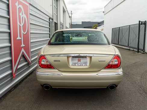 Used 2006 Jaguar XJ Vanden Plas Super V8 Portfolio RWD image 62