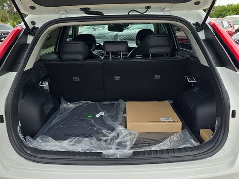 New 2026 Kia Niro EX FWD image 10