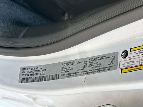 Used 2025 RAM 1500 Laramie image 33