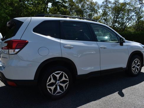 Used 2020 Subaru Forester Premium image 3