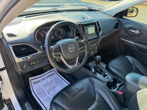 Used 2019 Jeep Cherokee Limited image 19