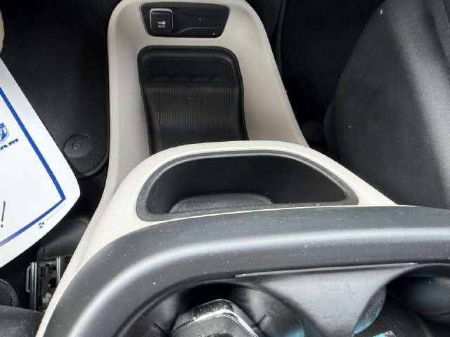Used 2023 Chrysler Pacifica Touring-L FWD image 29