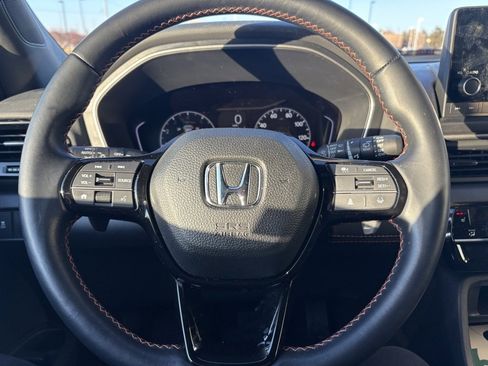 Used 2025 Honda Pilot Sport image 14