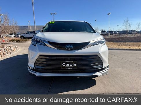 Used 2022 Toyota Sienna Platinum image 2