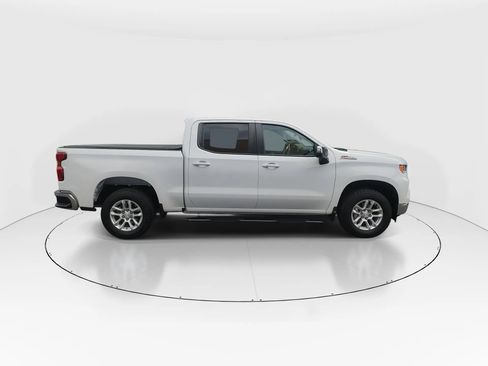 Used 2022 Chevrolet Silverado 1500 LT w/ Z71 Off-Road Package image 9