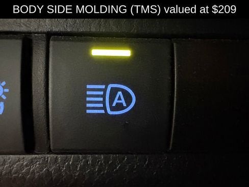 Used 2021 Toyota RAV4 XLE w/ Carpet Mat Package (TMS) AWD/4WD image 8