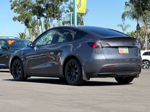 Used 2022 Tesla Model Y Long Range AWD/4WD image 5