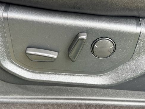 Used 2019 Ford F150 Lariat w/ Equipment Group 502A Luxury AWD/4WD image 29