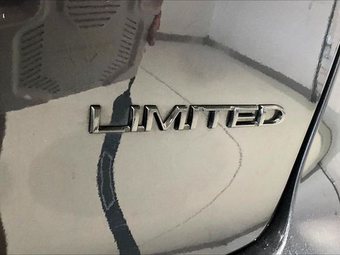 Used 2019 Chrysler Pacifica Limited w/ Advanced Safetytec Group FWD image 24