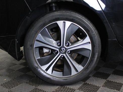 Used 2019 Nissan Leaf SV w/ SV Technology Package FWD image 5