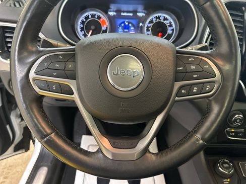Used 2019 Jeep Cherokee Limited w/ Luxury Group AWD/4WD image 13