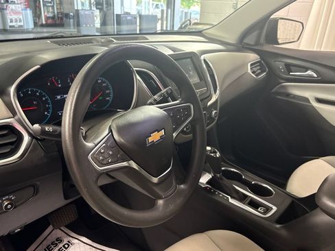 Used 2018 Chevrolet Equinox LS FWD image 16