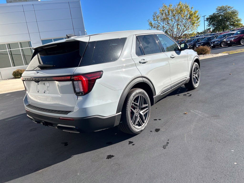New 2027 Ford Explorer ST-Line w/ Premium Package AWD/4WD image 6
