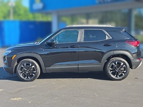 Used 2023 Chevrolet TrailBlazer LT w/ Convenience Package AWD/4WD image 2