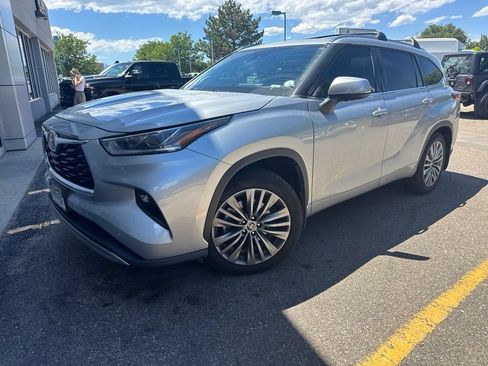 Used 2021 Toyota Highlander Platinum AWD/4WD image 1