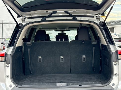 Used 2023 Nissan Pathfinder SV image 12