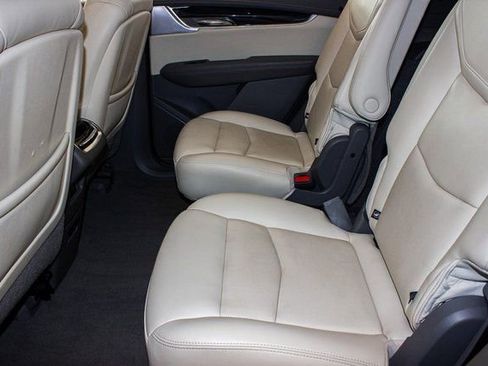 Used 2022 Cadillac XT6 Premium Luxury image 20