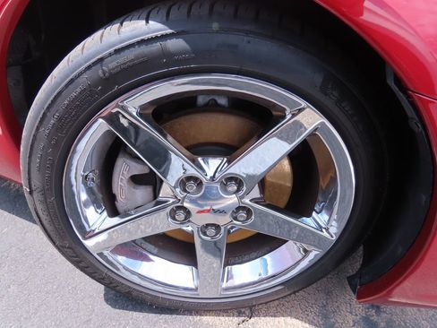 Used 2005 Chevrolet Corvette Coupe w/ Preferred Equipment Group RWD image 18