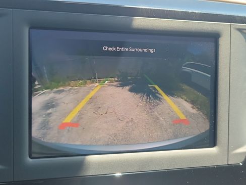 Used 2023 Chrysler Voyager LX FWD image 21