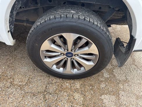 Used 2019 Ford F150 Lariat w/ Equipment Group 502A Luxury AWD/4WD image 9