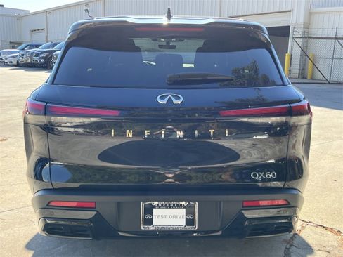 Certified 2025 INFINITI QX60 Pure image 4