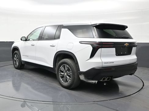 Used 2024 Chevrolet Traverse LS FWD image 3