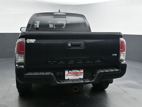 Used 2022 Toyota Tacoma TRD Off-Road w/ TRD Premium Off Road Package image 7