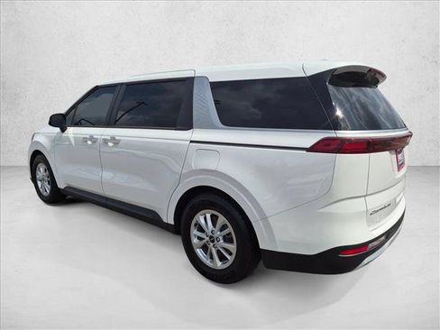 Used 2022 Kia Carnival LX FWD image 8